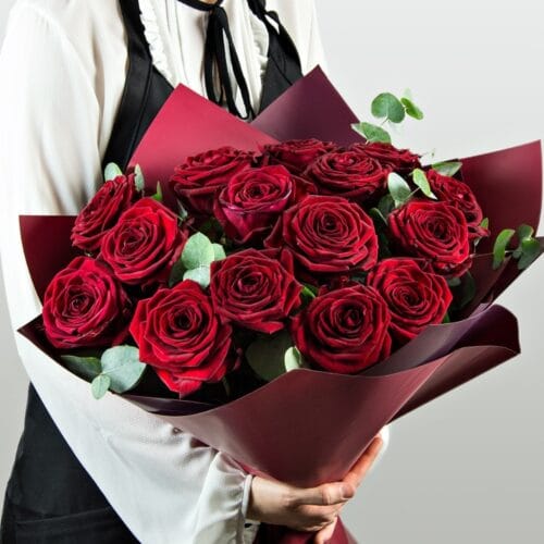 Valentino Pasiūlymas: Gėlių Puokštė „Rožės - Eukaliptas“